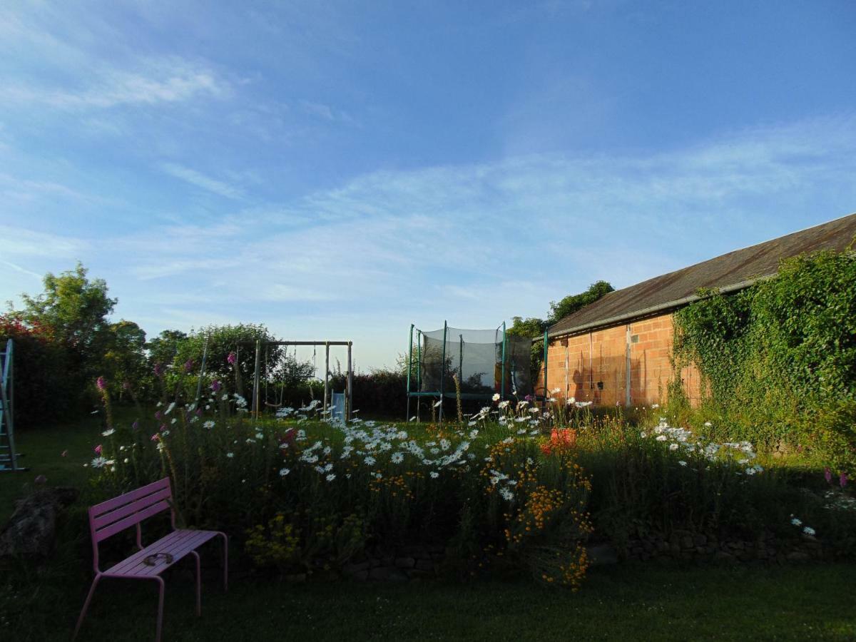 Le Domaine Saint-Symphorien-des-Monts Exterior foto