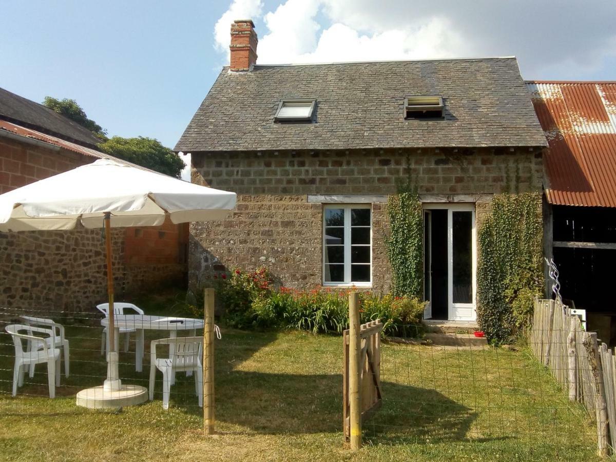 Le Domaine Saint-Symphorien-des-Monts Exterior foto