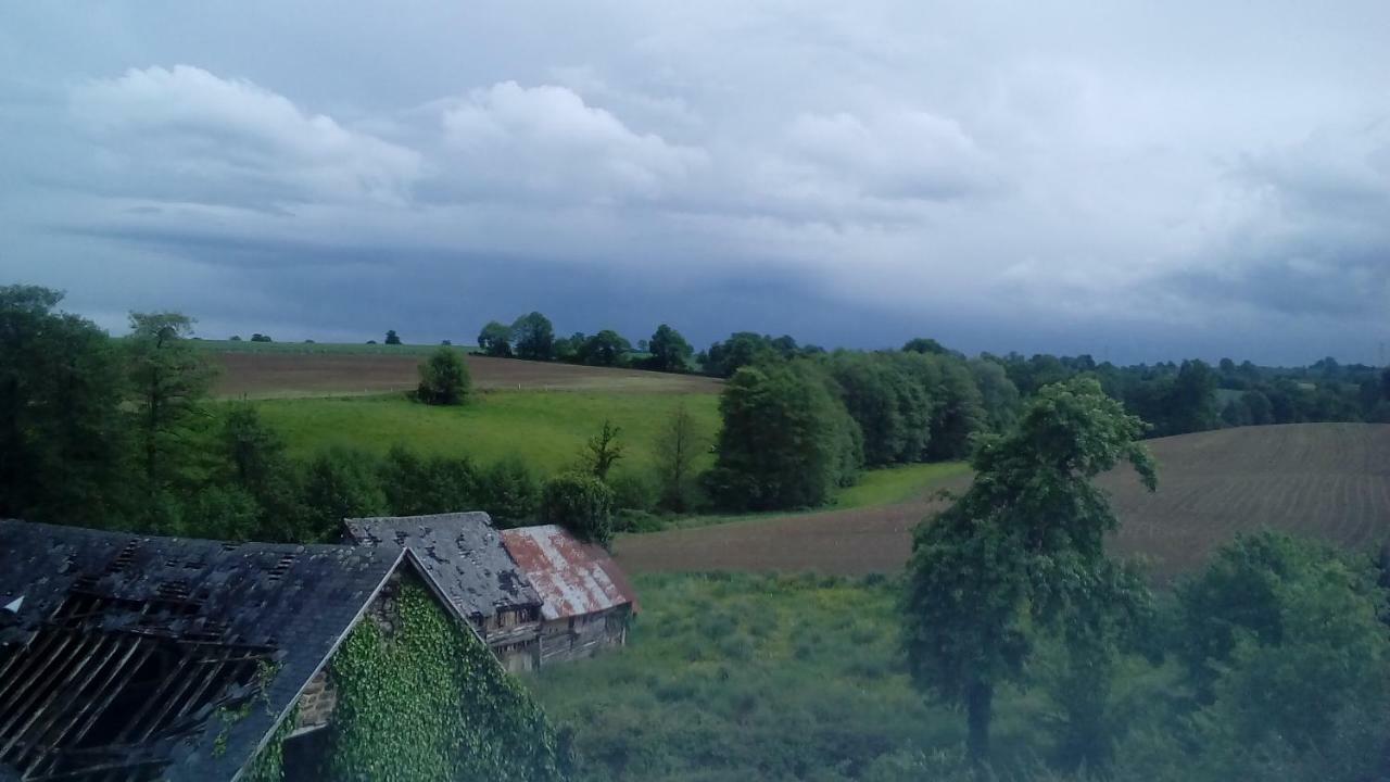 Le Domaine Saint-Symphorien-des-Monts Exterior foto