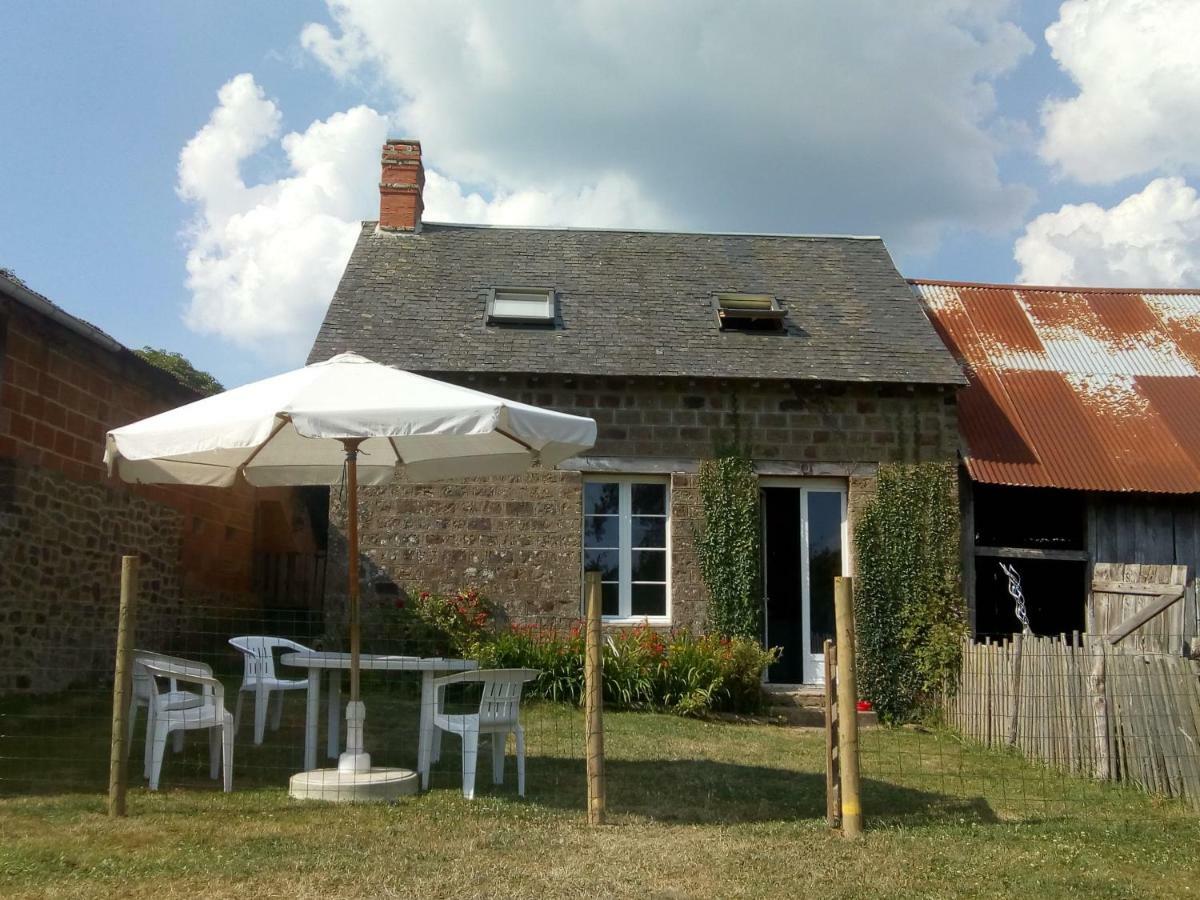 Le Domaine Saint-Symphorien-des-Monts Exterior foto